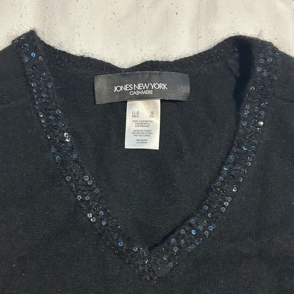 Jones New York Cashmere V-Neck Black Sweater - S - Picture 3 of 6
